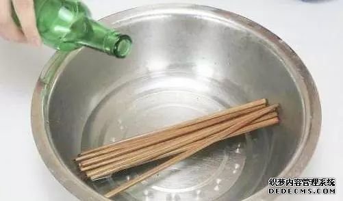 筷子出现霉斑别扔，从家政那学了一个清洁方法，去除霉斑还能用
